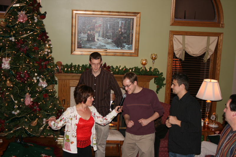 HolidayParty040